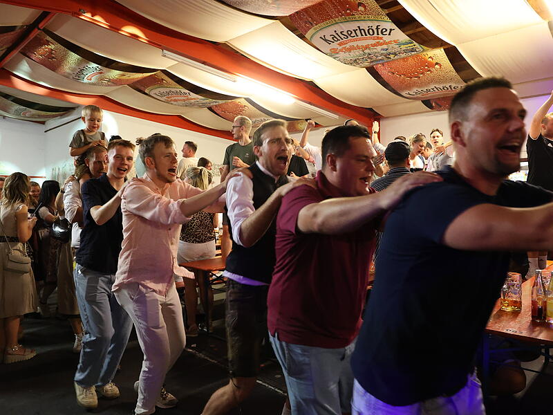 Party pur am ersten Freischießen-WochenendeParty pur am ersten Freischießen-Wochenende Party pur am ersten Freischießen-WochenendeParty pur am ersten Freischießen-Wochenende