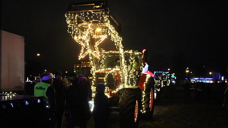 Am Samstagabend rollte eine beeindruckende Parade von mit Lichtern geschm&uuml;ckten Traktoren durch H&ouml;chstadt. Weit &uuml;ber 50 Landwirte aus der ganzen Region nahmen teil.