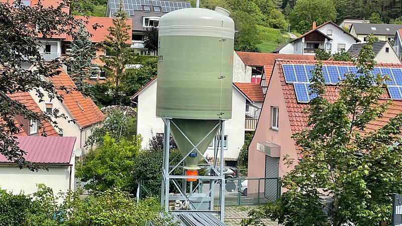 Bis zum Fr&uuml;hjahr m&uuml;ssen die Anlieger in der Siedlung mit dieser Aussicht leben. Dann wird das Salzsilo an den Reichlersweg verlegt.