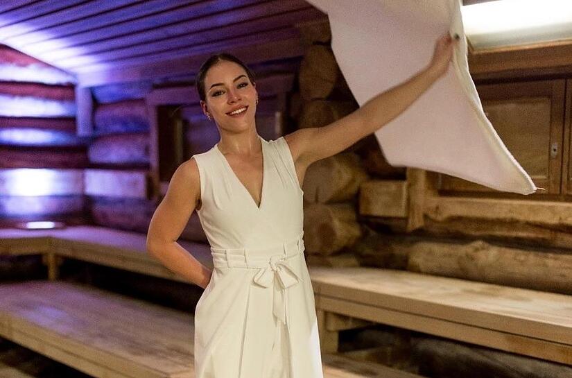 Pia Kropp geht in ihrer Aufgabe in der Sauna voll auf.