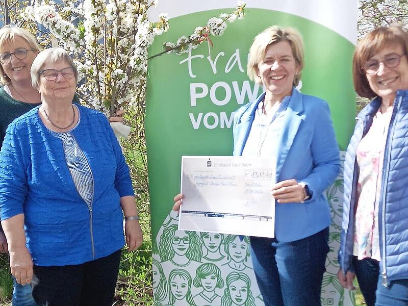 v. l.: stv. Kreisbäuerin Eva Friedrich, Ulrike Jochemczyk, Kreisbäuerin Christine Werner, Elly Barth v. l.: stv. Kreisbäuerin Eva Friedrich, Ulrike Jochemczyk, Kreisbäuerin Christine Werner, Elly Barth