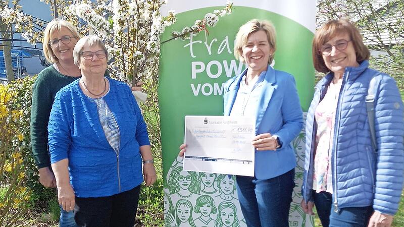 v. l.: stv. Kreisb&auml;uerin Eva Friedrich, Ulrike Jochemczyk, Kreisb&auml;uerin Christine Werner, Elly Barth
