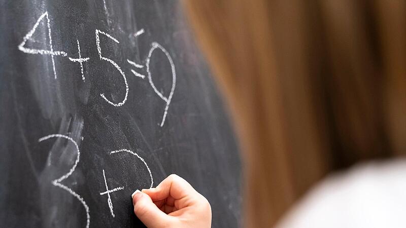 Die Grundrechenarten m&uuml;ssen sitzen, wenn die Sch&uuml;ler an eine weiterf&uuml;hrende Schule gehen. Leider sei das nicht immer so, beklagt ein Coburger Realschulleiter.