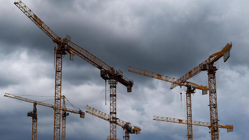 Die dunklen Wolken über der deutschen Wirtschaft werden sich nicht so schnell verziehen.