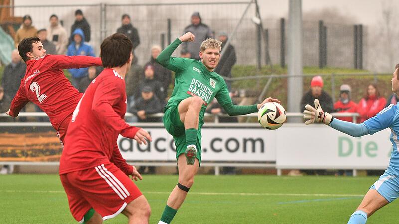 In ungedeckter Position erzielt der Gro&szlig;bardorfer Mika Manninger den Treffer zum 0:3.