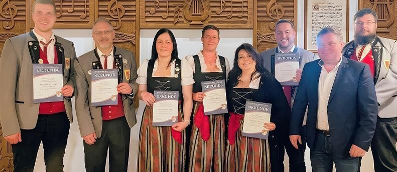 Auf dem Bild sind Christoph Gl&uuml;ck, Marco Genzler,Tanja Brandenstein, Tanja Otter,Melanie Genzler, Johannes Gl&uuml;ck, Dominik Sitter und Christian Martin.