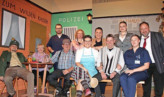 Die Theatergruppe des TSV Unterlauter gab mit dem Stück „An der Lauter ist der Teufel los“ wieder einmal eine perfekte Visitenkarte ihrer Kunst ab. Das Stück setzten in Szene: Patrick Götz, Petra Friedel, Tobias Geiger, Ulrich Scholz, Kerstin Kron... Die Theatergruppe des TSV Unterlauter gab mit dem Stück „An der Lauter ist der Teufel los“ wieder einmal eine perfekte Visitenkarte ihrer Kunst ab. Das Stück setzten in Szene: Patrick Götz, Petra Friedel, Tobias Geiger, Ulrich Scholz, Kerstin Kron...