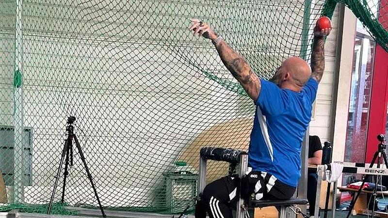 Andreas Gröbner setzt zum Stoß an. In Erfurt sicherte sich der Kugelstoßer Rang 2 auf der deutschen Meisterschaft. Andreas Gröbner setzt zum Stoß an. In Erfurt sicherte sich der Kugelstoßer Rang 2 auf der deutschen Meisterschaft.