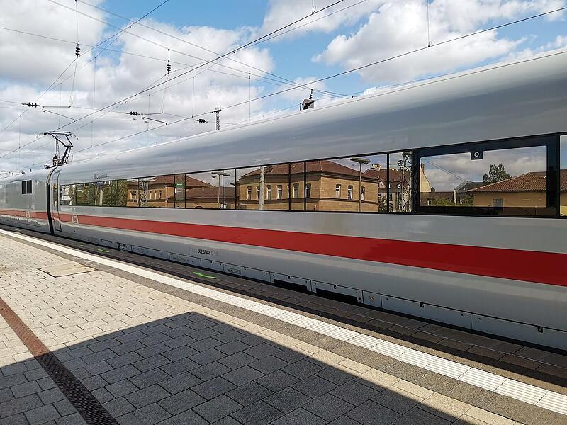 Randalierer in ICE: Polizeieinsatz an Bahnhof Bamberg ICE, Deutsche Bahn, Bahn, Zug, Bahnhof Bamberg (Symbolbild)