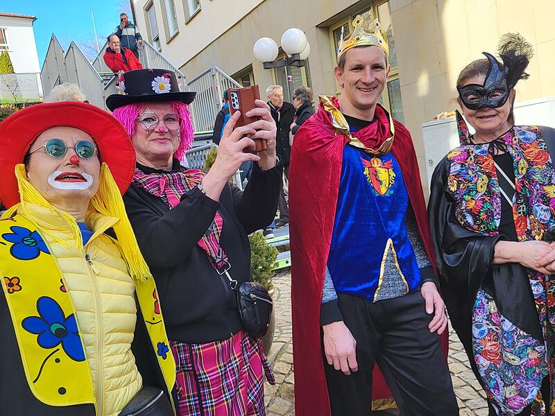 Viel los war am Faschingsdienstag, 4. März 2025, beim Faschingszug in Bad Brückenau.