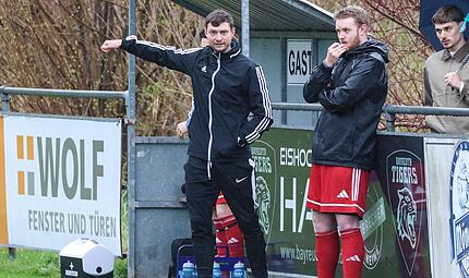 Weißenbrunns Trainer Sebastian Treusch wird wohl auch in der nächsten Saison für die SG Theisenort/Weißenbrunn an der Linie stehen. Weißenbrunns Trainer Sebastian Treusch wird wohl auch in der nächsten Saison für die SG Theisenort/Weißenbrunn an der Linie stehen.