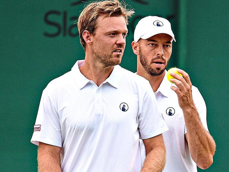 Stehen in Wimbledon im Achtelfinale: Kevin Krawietz (vorne) und Tim P&uuml;tz.J&uuml;rgen Hasenkopf