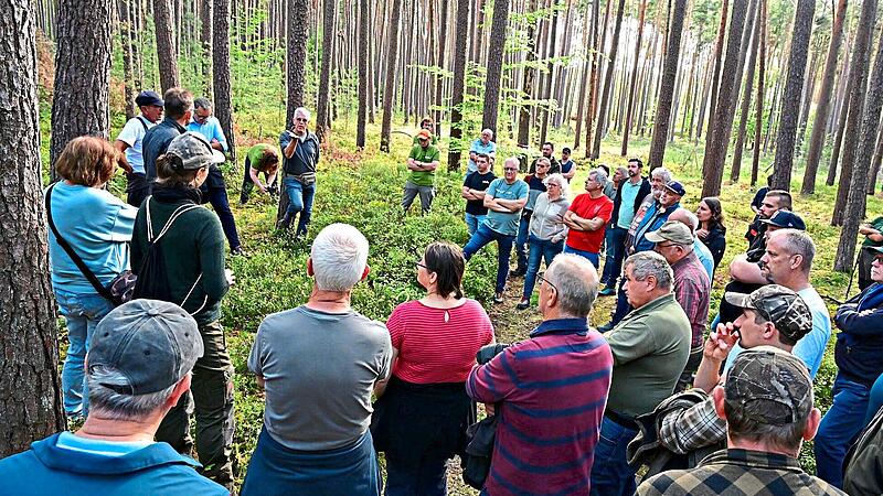 Die Besucher kamen zum ersten „Waldnachmittag“ nach Röttenbach. Die Besucher kamen zum ersten „Waldnachmittag“ nach Röttenbach.