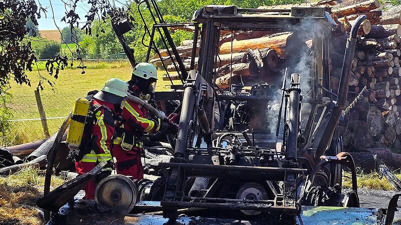 Schimmendorf: Traktorbrand auf Bauernhof sorgt f&uuml;r Gro&szlig;alarm