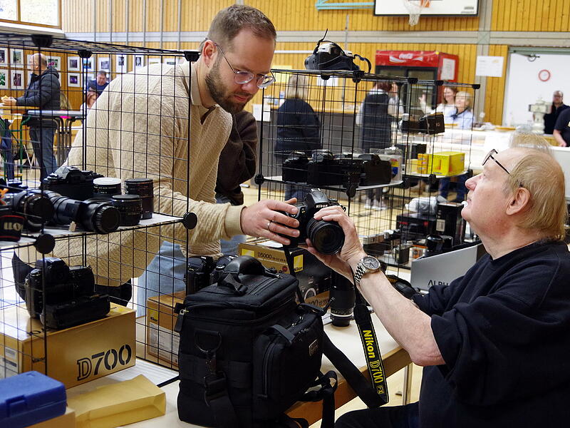 Interessierte Besucher wurden bei der Steinberger Fotobörse gut beraten.