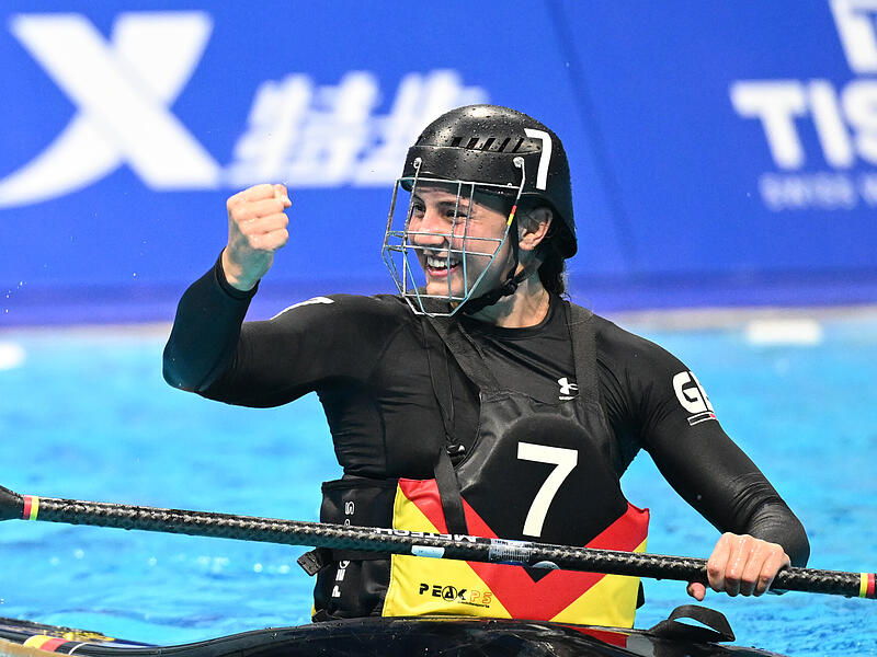 Die Coburgerin Leonie Wagner jubelt nach dem deutschen Sieg im Kanu-Polo-Finale bei den World Games in Chengdu.