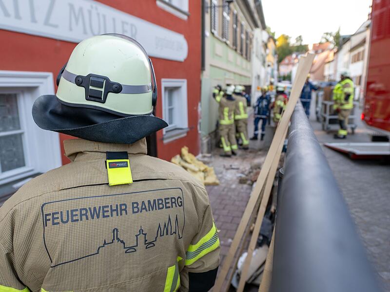 Auto kracht in Hauswand Auto kracht in Hauswand