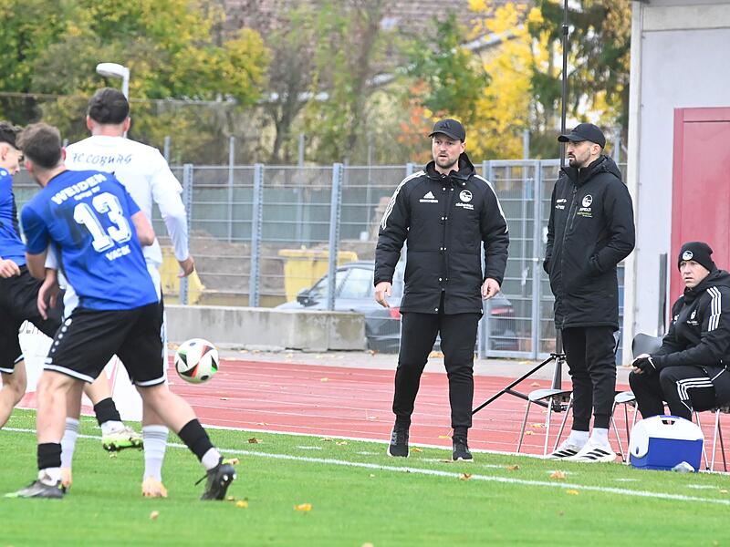 _HLX3830 HL FC Coburg gegen Weiden Bayernliga Trainertrio