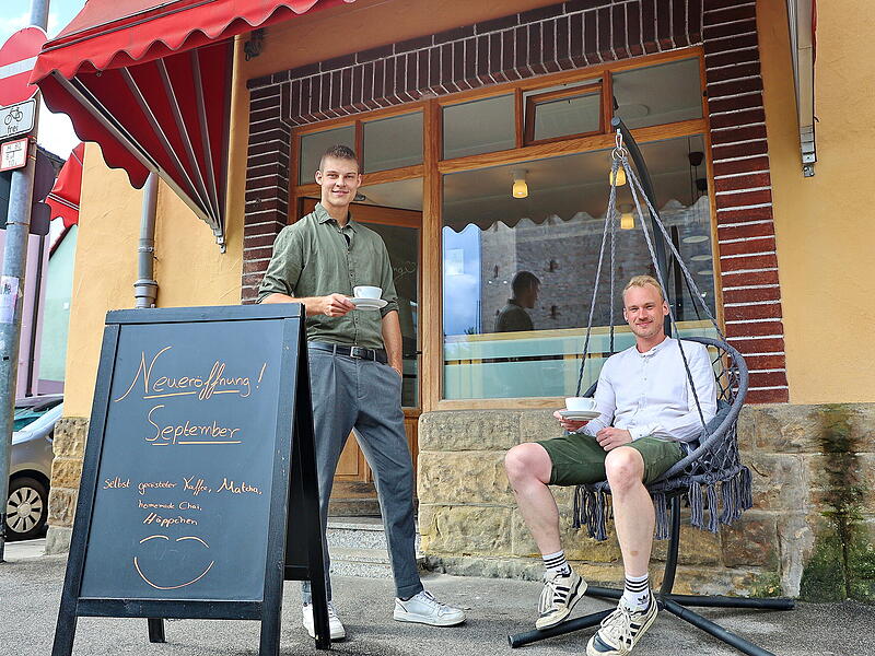 Justus Fichthorn (r.) und Jonathan Watzka legen mit ihrem neu eröffneten Café Röstkult Wert auf Individualität und außergewöhnlichen Kaffeegenuss.