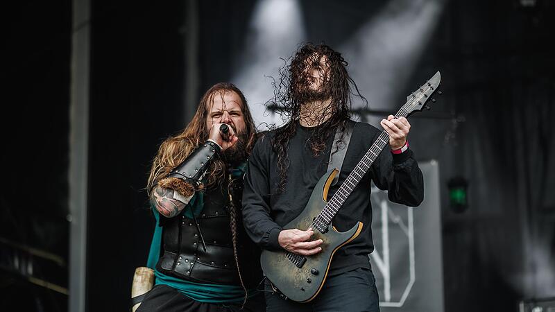 Die Pagan-Black-Metal-Band &bdquo;Helgrindur&ldquo; mit S&auml;nger Rene Beast und Gitarrist Gia Grimnir stellt am 2. Dezember im &bdquo;TECnet Zentrum&ldquo; in Lichtenfels ihr neues Album vor.