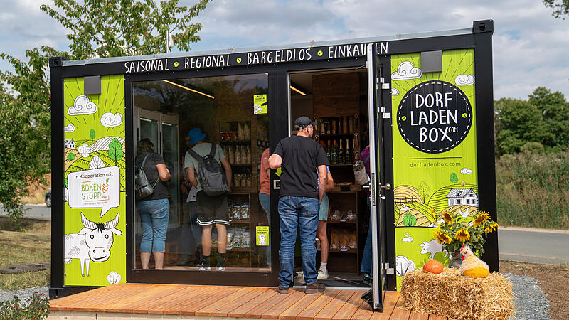 Bald kann in Ebermannstadt 24/7 eingekauft werden. Die geplante Dorfladenbox nahe der B470 k&ouml;nnte &auml;hnlich aussehen wie die Dorfladenbox in Obernsees (im Foto).