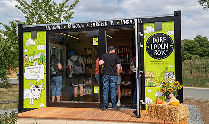 Dorfladenbox EbermannstadtForchheim & Fränkische Schweiz Bald kann in Ebermannstadt 24/7 eingekauft werden. Die geplante Dorfladenbox nahe der B470 könnte ähnlich aussehen wie die Dorfladenbox in Obernsees (im Foto).