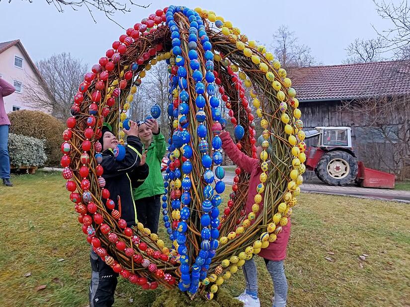 Artikel: XXL-Osterei in Roth