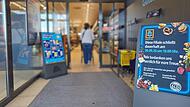 Aldi Market Der Aufsteller im Eingangsbereich kündigt es an: Die Aldi-Filiale am Market-Einkaufszentrum in Hallstadt ist bald Geschichte.