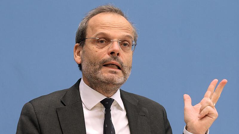 Felix Klein ist Antisemitismus-Beauftragter der Regierung. Felix Klein ist Antisemitismus-Beauftragter der Regierung.