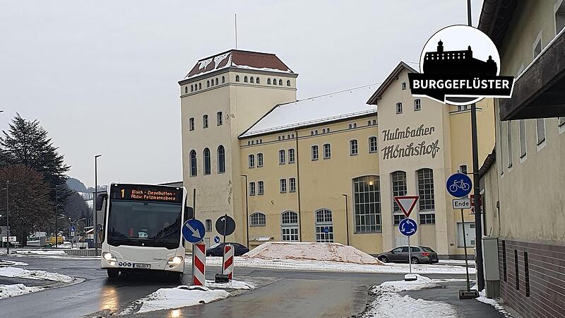 Der Stadtbus kann wegen der Querungshilfe nicht mehr vom Krankenhausberg direkt in die Blaicher Stra&szlig;e abbiegen und muss nun eine Extra-Runde im neuen Kreisel drehen.