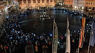 Laut Polizeischätzung waren an die 1000 Menschen auf dem Marktplatz.