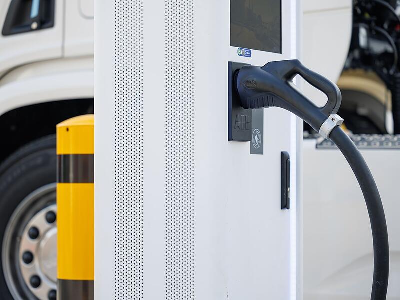 Megawatt-Ladepark f&uuml;r E-Lastkraftwagen