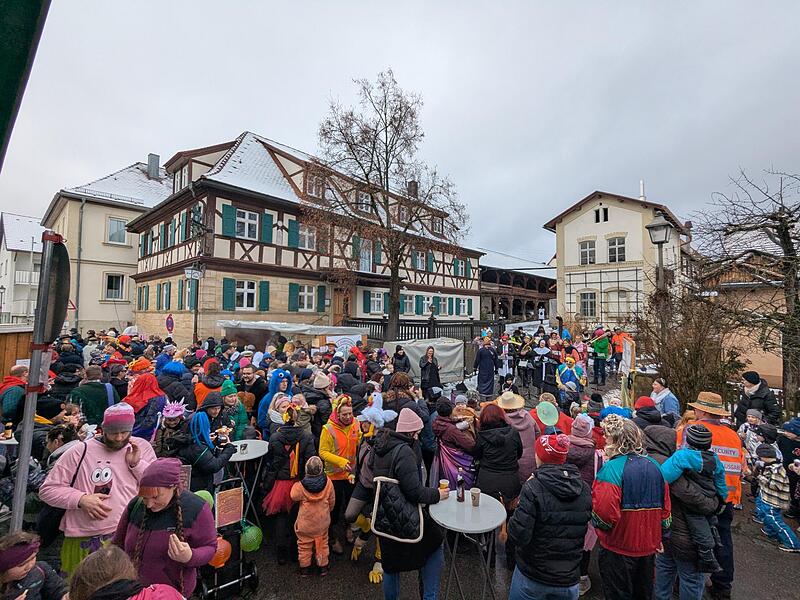 Ganz sch&ouml;n was los in Geisfeld: alle Impressionen vom Faschingsumzug!