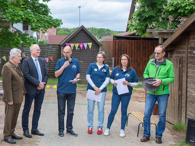 Eröffneten die Veranstaltung: Altbürgermeister Friedrich Hückel, stv. Landrat Dr. Martin Oberle, Bürgermeister Jürgen Jäkel, die Interims-Leitungen Karin Nowak und Sonja Hasic sowie Zweiter Bürgermeister Rudi Riedel (v. l.).