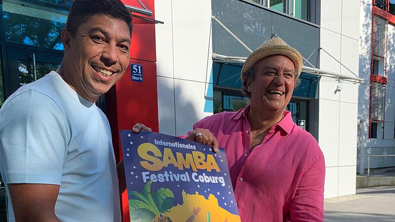 Rolf Beyersdorf (rechts), Macher des Coburger Samba-Festivals, traf in M&uuml;nchen Giovane Elber.