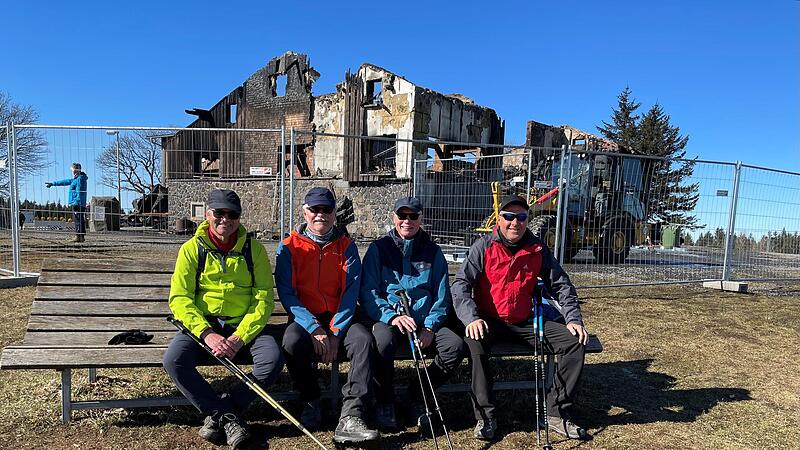 Thomas Keller, Roland Büttner, Rainer Pfeuffer und Reinhold Seißinger (von links) aus Sömmersdorf verbinden viele Erinnerungen mit der Kissinger Hütte. Thomas Keller, Roland Büttner, Rainer Pfeuffer und Reinhold Seißinger (von links) aus Sömmersdorf verbinden viele Erinnerungen mit der Kissinger Hütte.