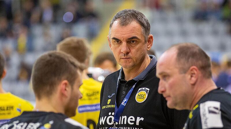Vadym Brazhnyk (M.) steigt beim HSC Coburg vom Torwart- zum Co-Trainer auf.