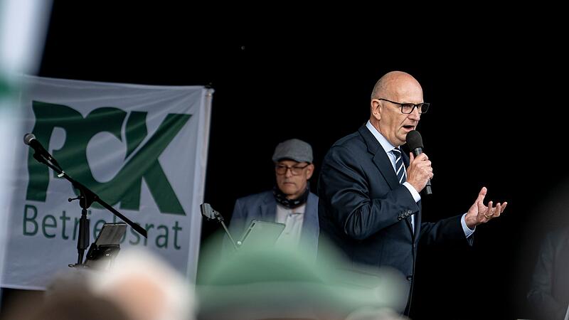 Ministerpr&auml;sident Woidke bei der &Ouml;lraffinerie PCK