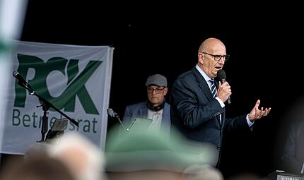 Ministerpr&auml;sident Woidke bei der &Ouml;lraffinerie PCK