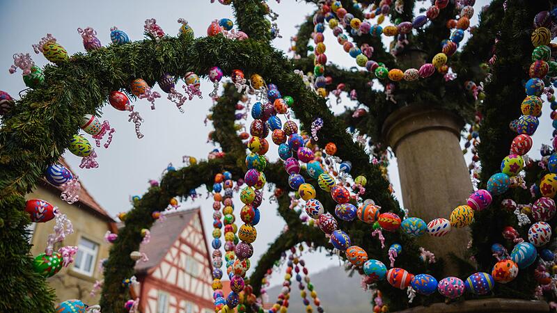 Der Osterbrunnen in der Zeiler Speiersgasse.