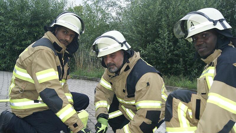 Zakaria El Khiari, Ahmad Alsalloum und Alousine Jalloh (v. links) sind fester und wichtiger Bestandtteil der Burgkunstadter Feuerwehr-Truppe.