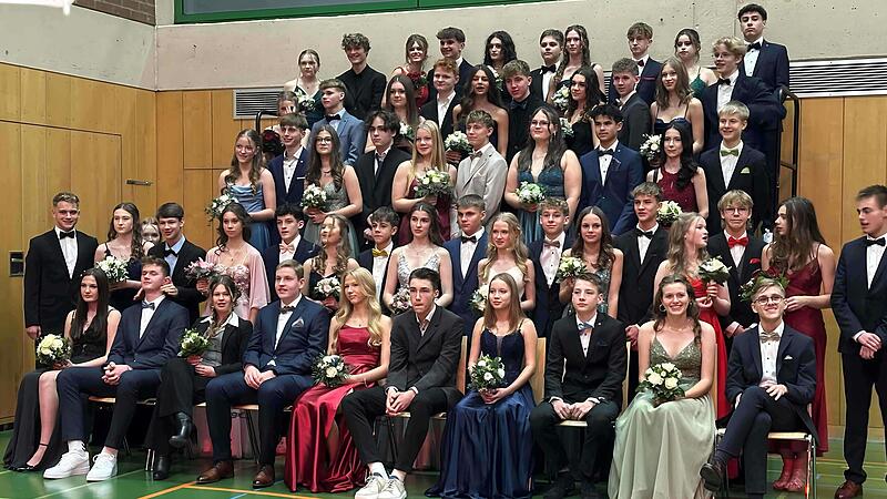 Stylisch herausgeputzt hatten sich die Zehntkl&auml;ssler des EGM f&uuml;r den Abschlussball.