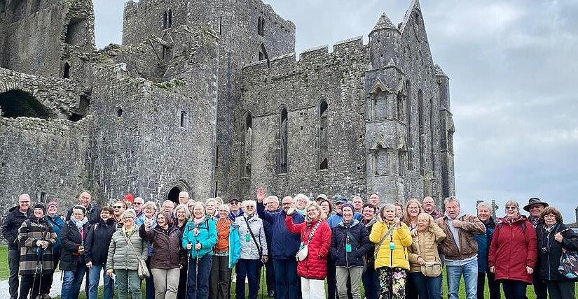 Gruppenbild vor dem Rock of Cashel