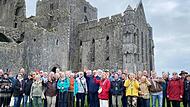 Gruppenbild vor dem Rock of Cashel