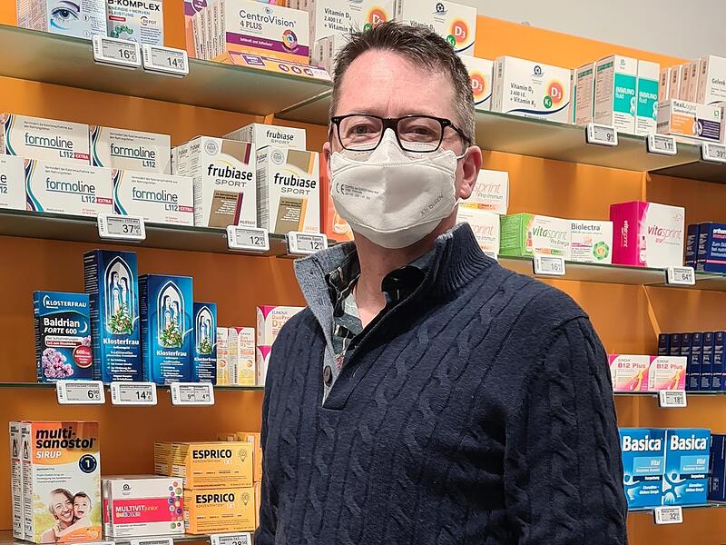Der Apotheker Frank Heidenreich ist erschrocken, wie niederschwellig die M&ouml;glichkeit in der Fr&auml;nkischen Schweiz f&uuml;r Jugendliche ist, an Cannabis zu kommen.Forchheim & Fr&auml;nkische Schweiz