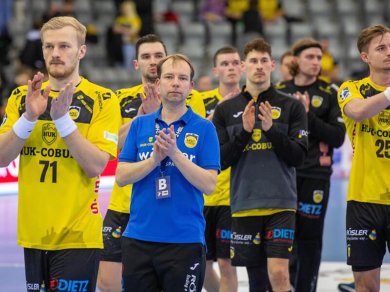 Neuer Trainer, alte Bilder: Auch unter Jan Gorr (M.) gelang dem HSC im neuen Jahr kein Heimsieg. Neuer Trainer, alte Bilder: Auch unter Jan Gorr (M.) gelang dem HSC im neuen Jahr kein Heimsieg.