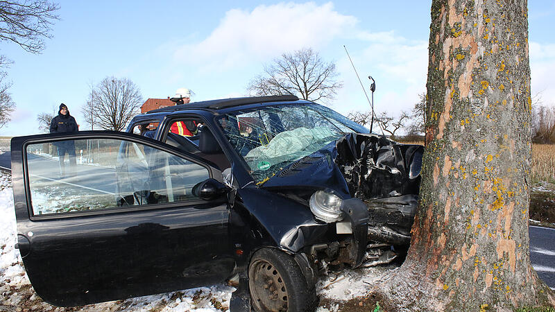 Unfall bei Ottowind: 18-jährige Frau in Lebensgefahr Unfall bei Ottowind: 18-jährige Frau in Lebensgefahr