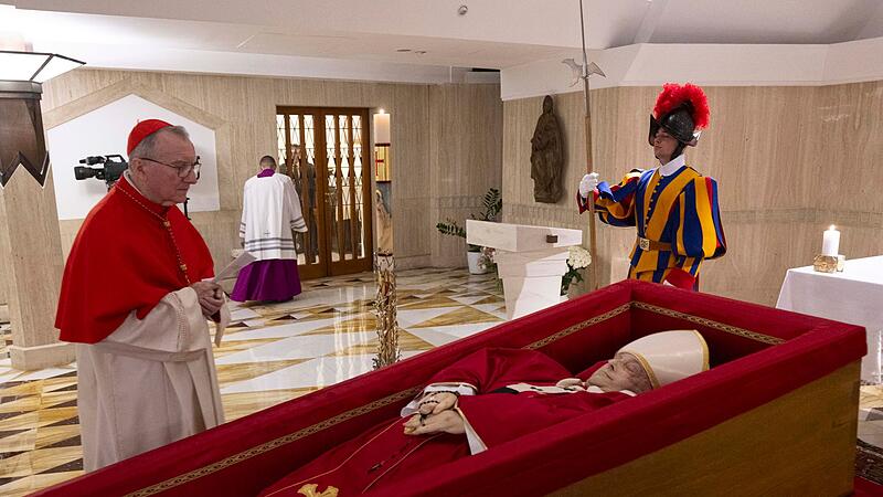 Papst Franziskus gestorben - Aufbahrung im Vatikan