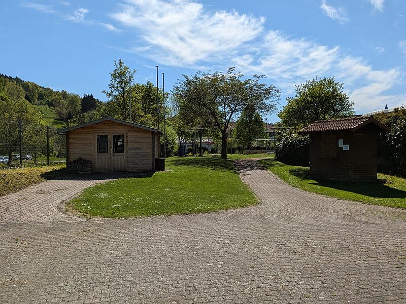 Die leerstehende Therme Sinnflut sollen nicht zum Lost Place werden. Regelm&auml;&szlig;ig kontrollieren die Mitarbeitenden der Stadtwerke das Geb&auml;ude und Gel&auml;nde. Die Au&szlig;enanlage wird nach wie vor gem&auml;ht.