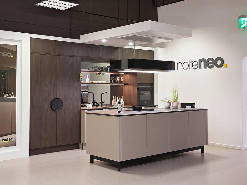 STARKKüchen Musterküchen mit Smeg-Regal 2412
